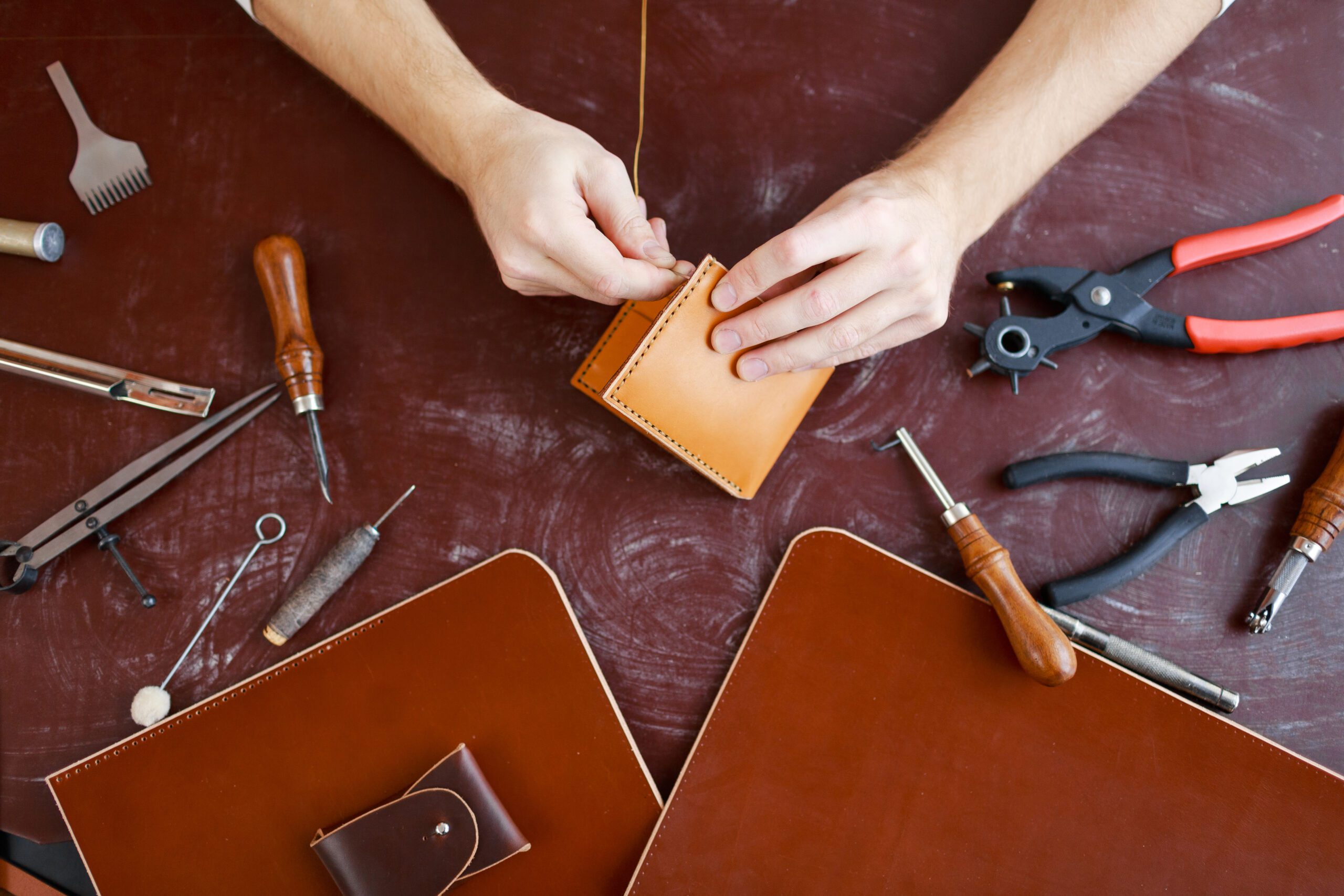 5 Must-Have Personal Leather Accessories For Men